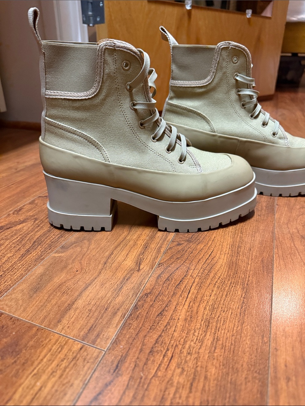 Clergerie Boots Combat Lug Sole in Tan US 7 Like New